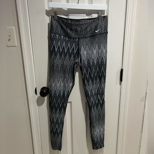 Nike Black Gray Zig Zag Chevron Stripe Legend Leggings
